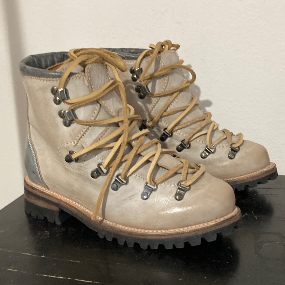 Freebird Hiker Boots Size 8 New
freebird by steven